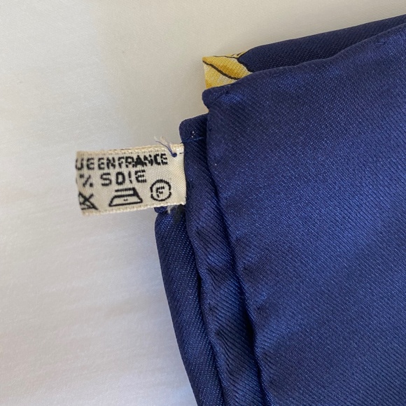 HERMES Scarf LE MORS A LA CONETABLE 100% Silk - Picture 5 of 5